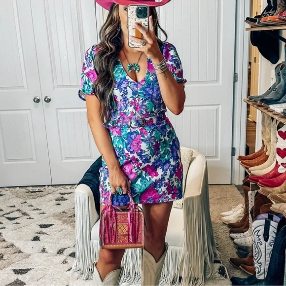 Show me your Mumu Floral V-Neck Dress with tags - Picture 2 of 4